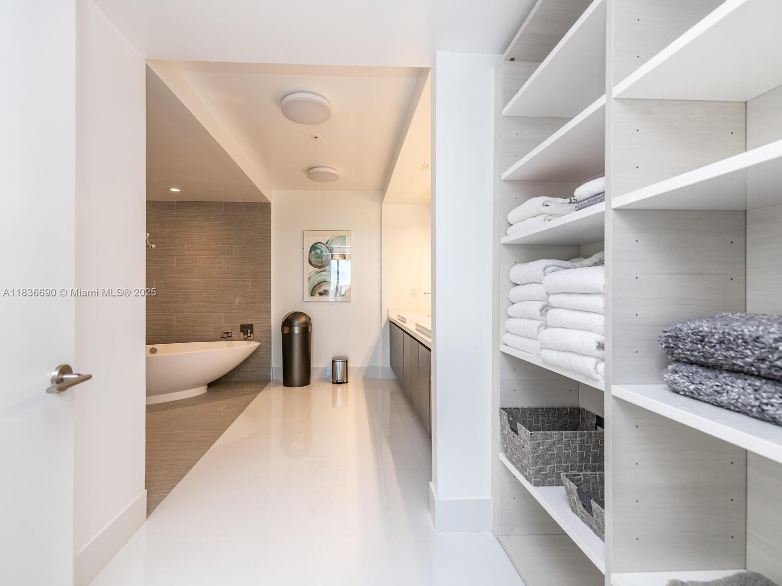 See details 5-1605 2 / 3 1541 sq. ft. $ 2025-07-08 0 Photo