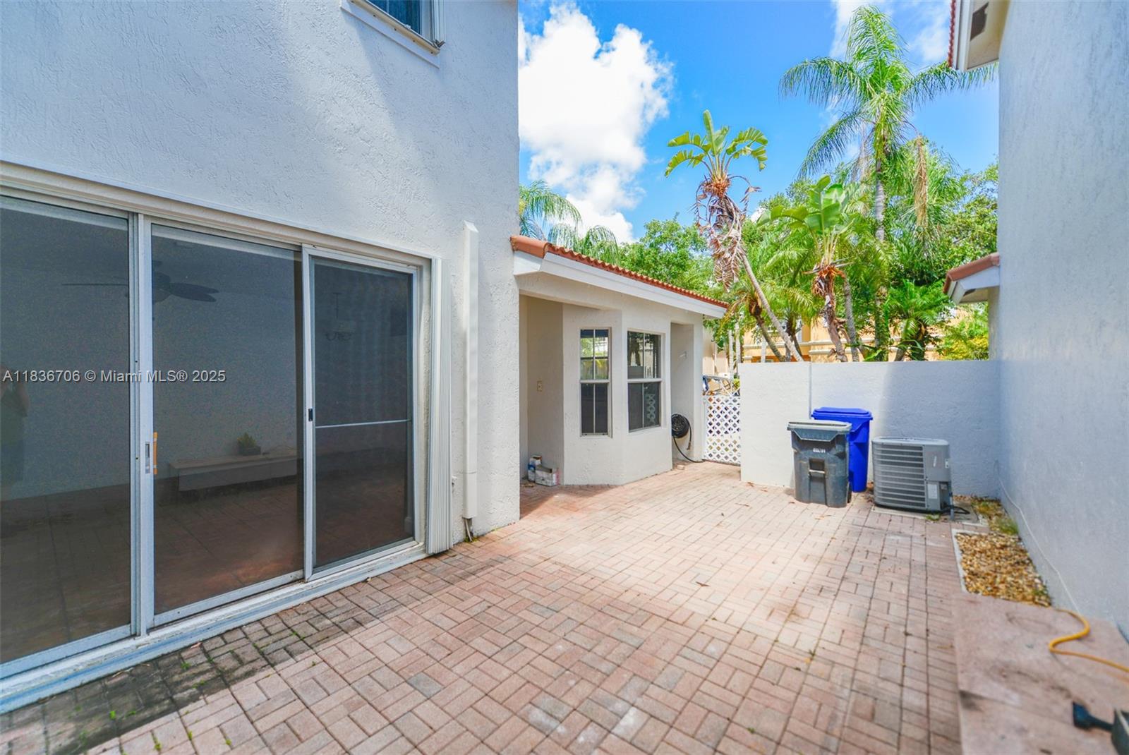 Photo of 1551 Seagrape Way  (1551), Hollywood, Florida, 33019 - 
