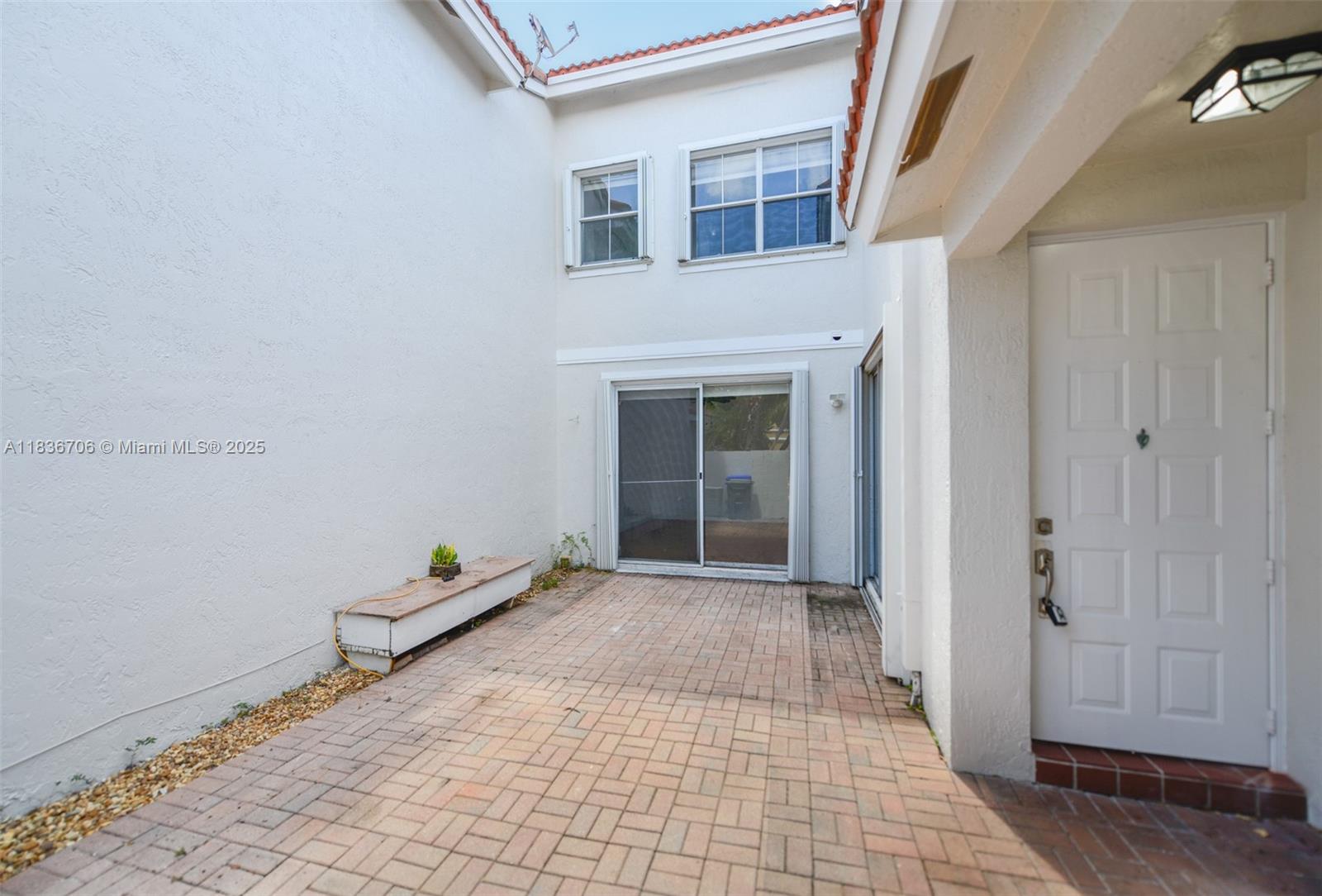 Photo of 1551 Seagrape Way  (1551), Hollywood, Florida, 33019 - 