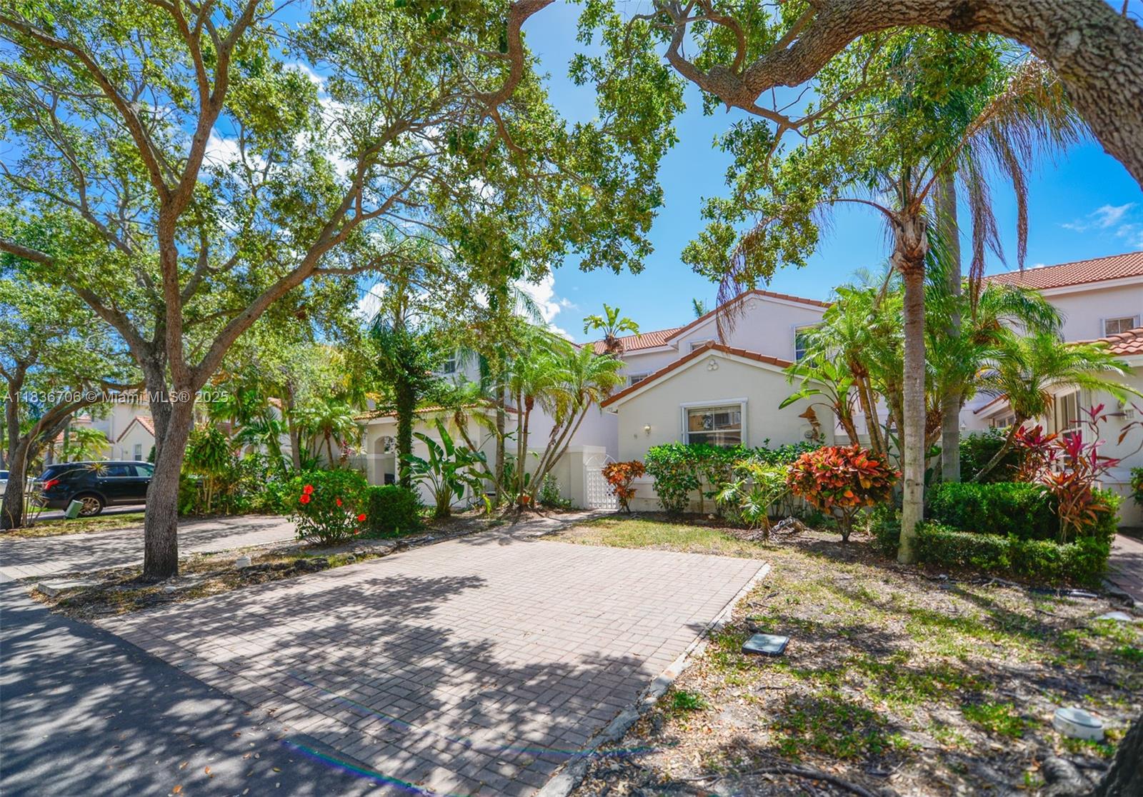 Photo of 1551 Seagrape Way  (1551), Hollywood, Florida, 33019 - 