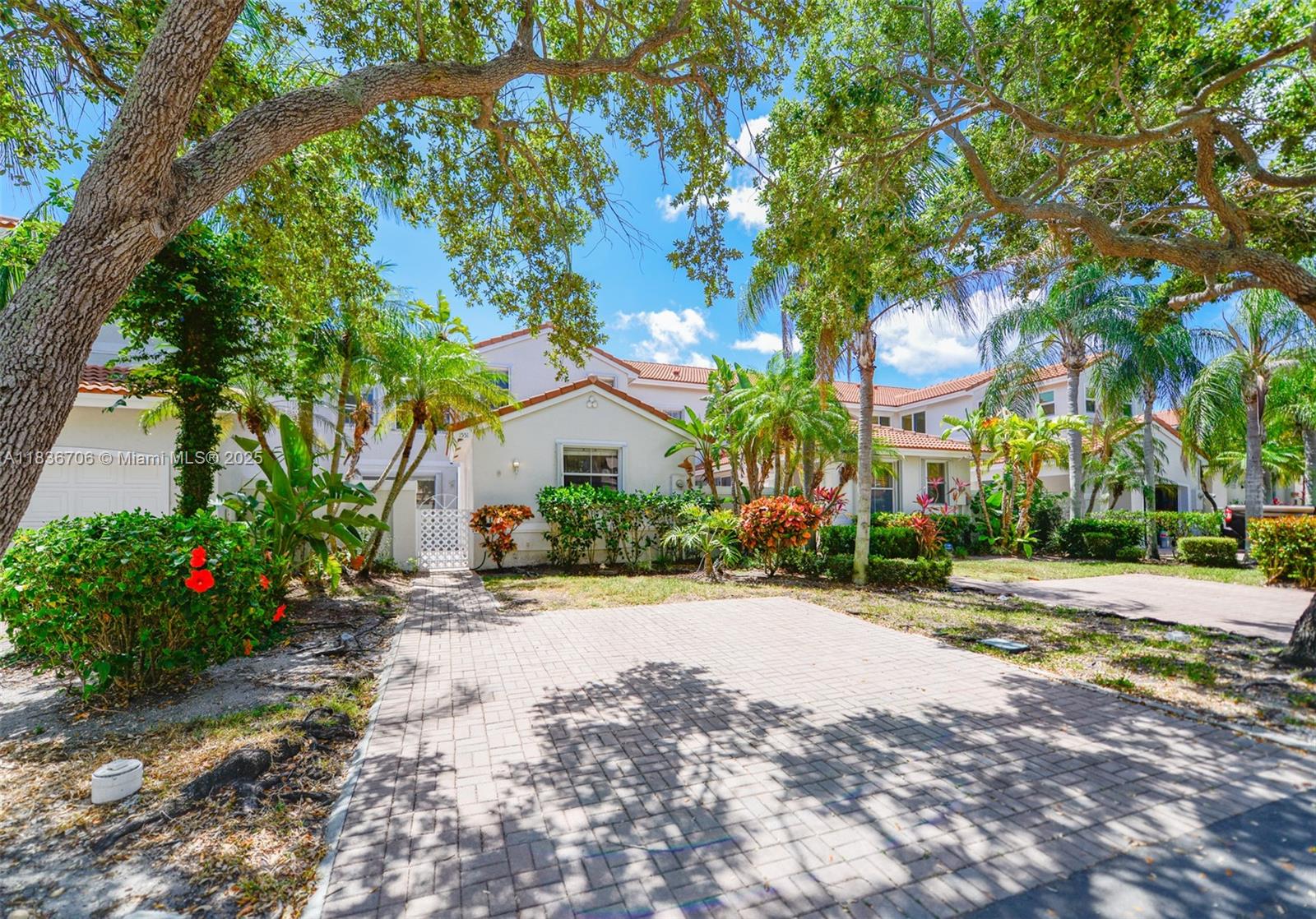 Photo of 1551 Seagrape Way  (1551), Hollywood, Florida, 33019 - 
