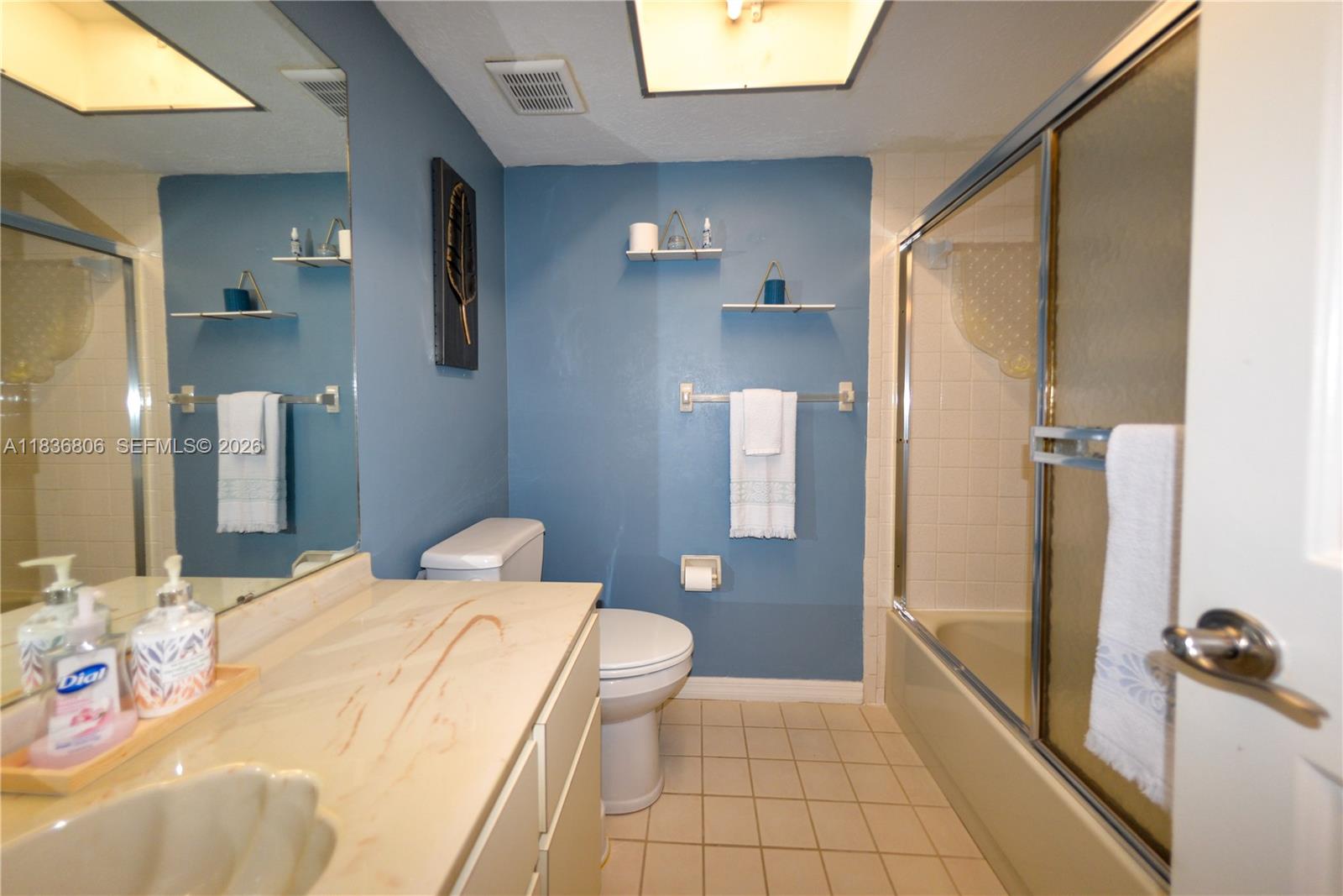 Ver detalles 104 3 / 2 1286 sq. ft. $ 2026-04-07 0 foto