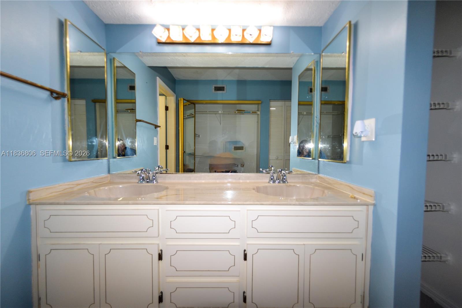 Ver detalles 104 3 / 2 1286 sq. ft. $ 2026-04-07 0 foto