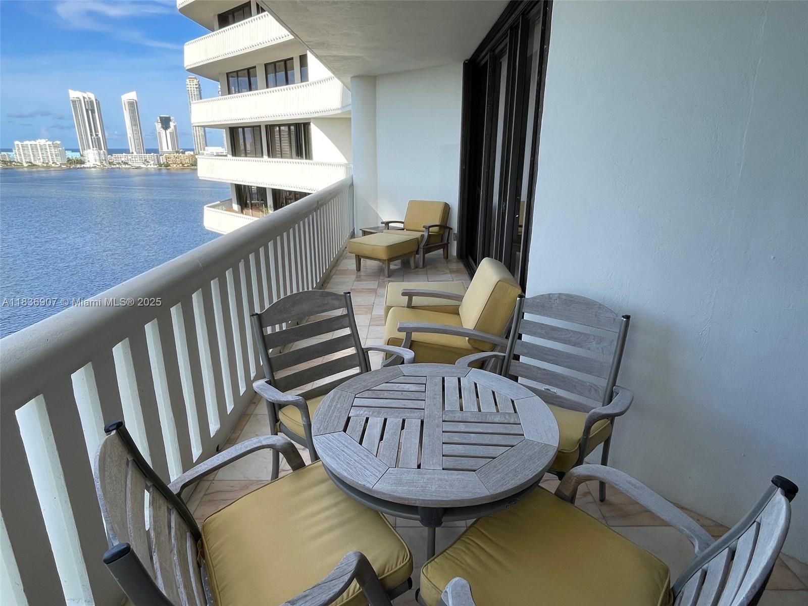 See details 1103 3 / 4 2605 sq. ft. $ 2025-07-09 0 Photo