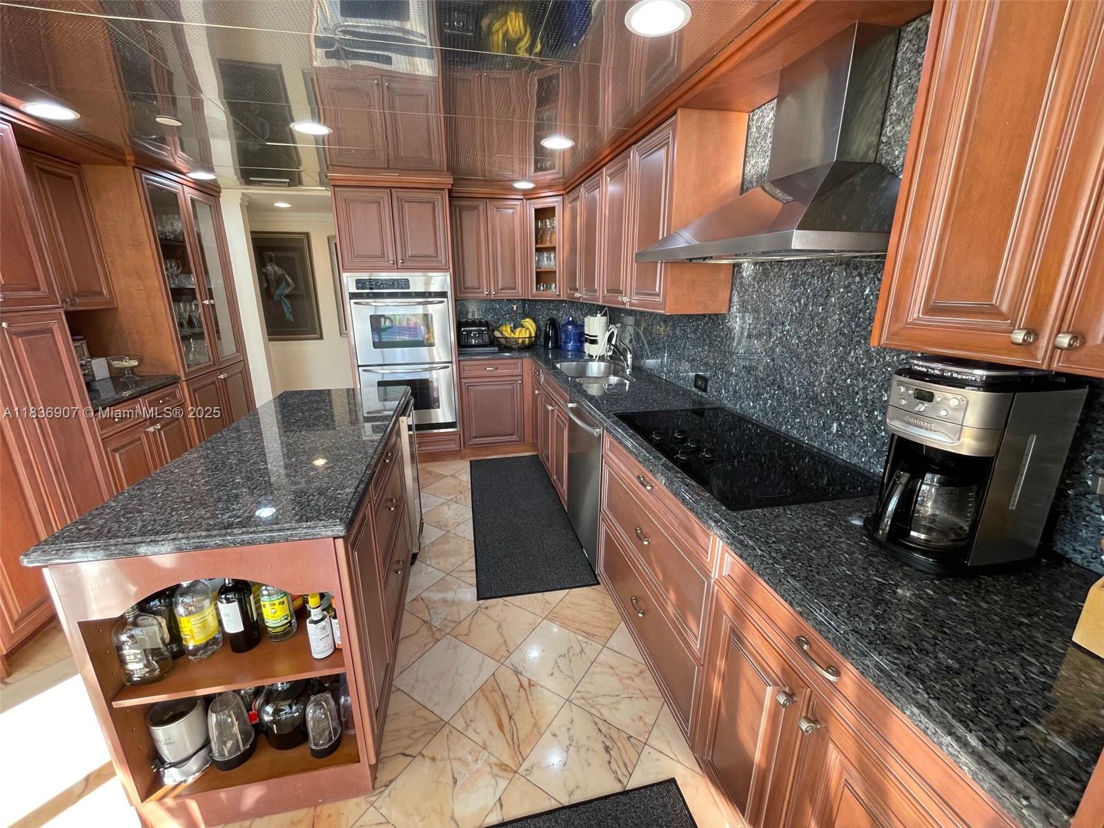 See details 1103 3 / 4 2605 sq. ft. $ 2025-07-09 0 Photo
