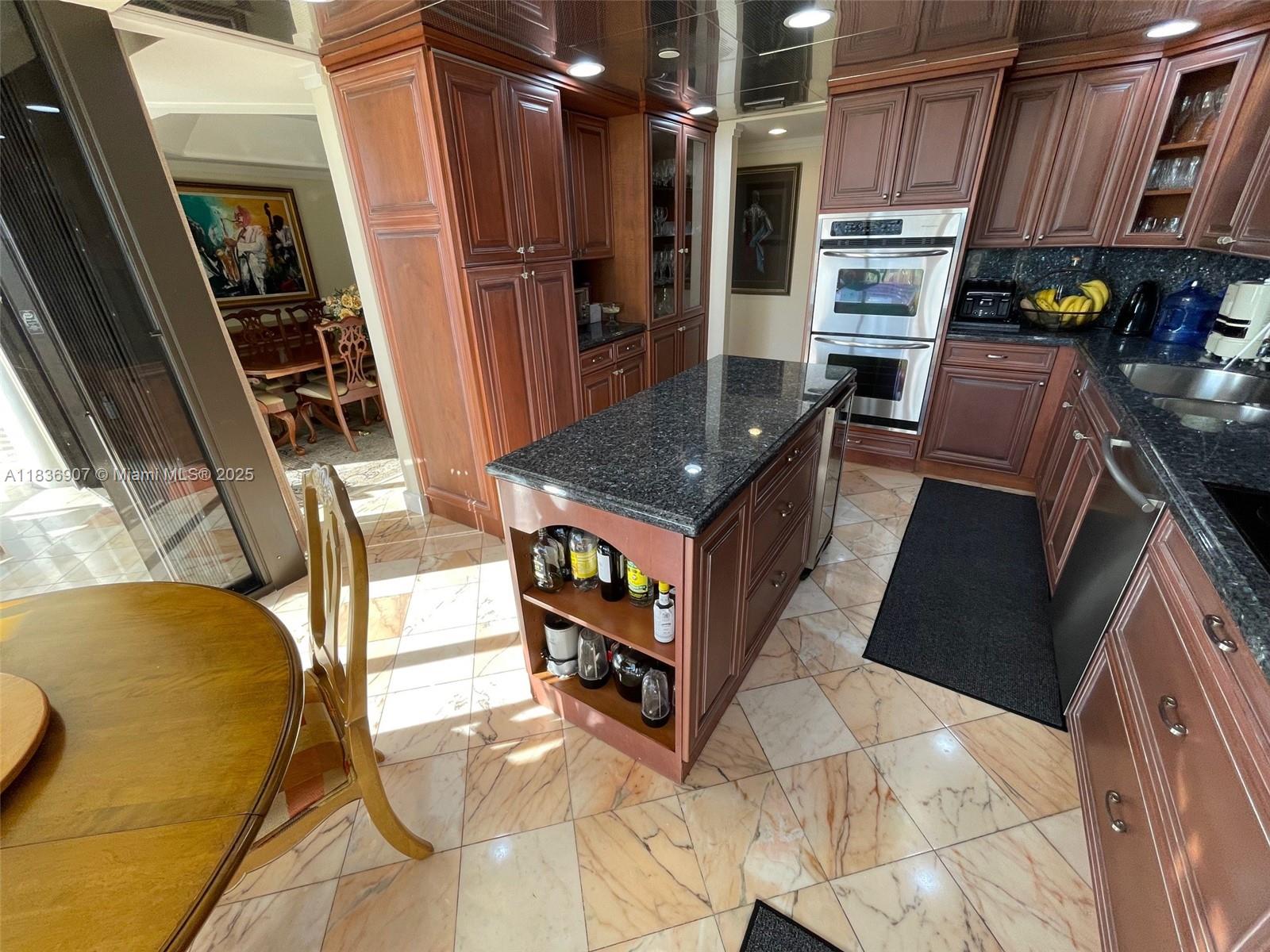 See details 1103 3 / 4 2605 sq. ft. $ 2025-07-09 0 Photo