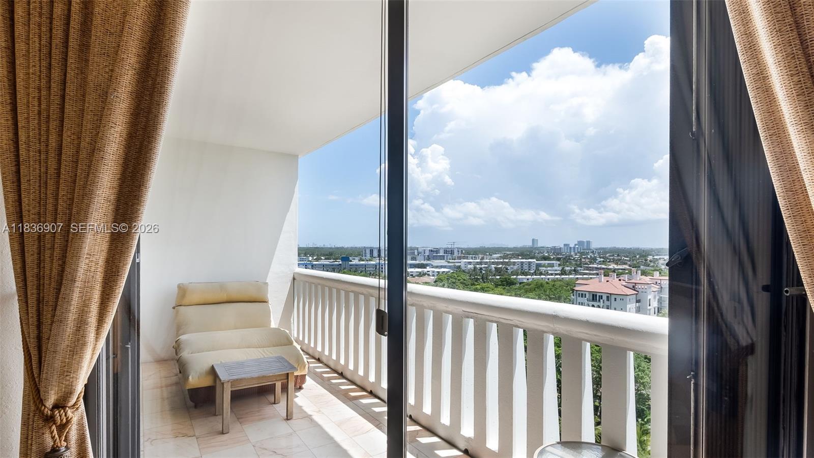 Ver detalles 1103 3 / 4 2605 sq. ft. $ 2026-07-04 0 foto