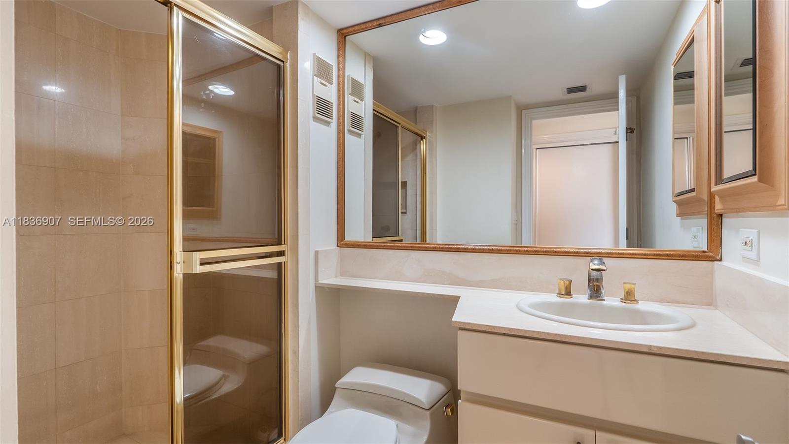 Ver detalles 1103 3 / 4 2605 sq. ft. $ 2026-07-04 0 foto