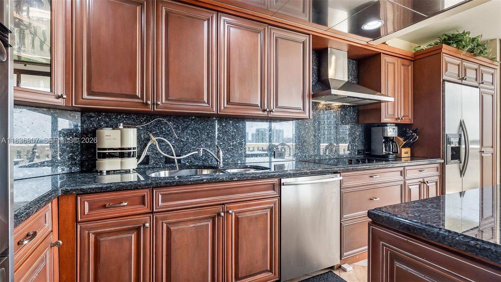 Ver detalles 1103 3 / 4 2605 sq. ft. $ 2026-07-04 0 foto