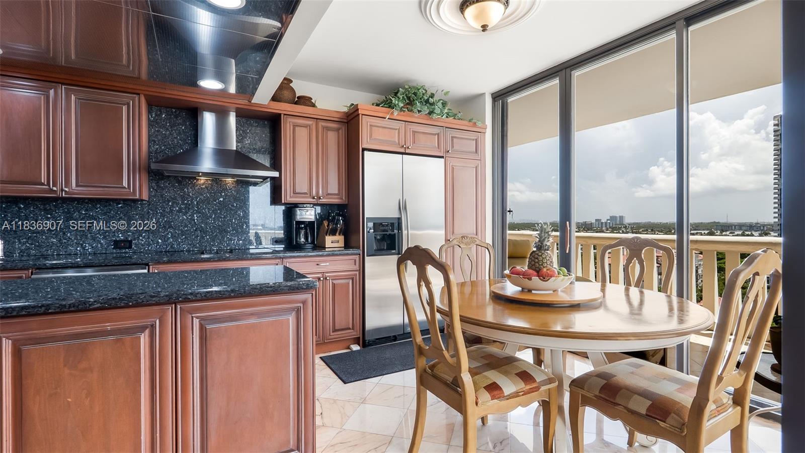 Ver detalles 1103 3 / 4 2605 sq. ft. $ 2026-07-04 0 foto