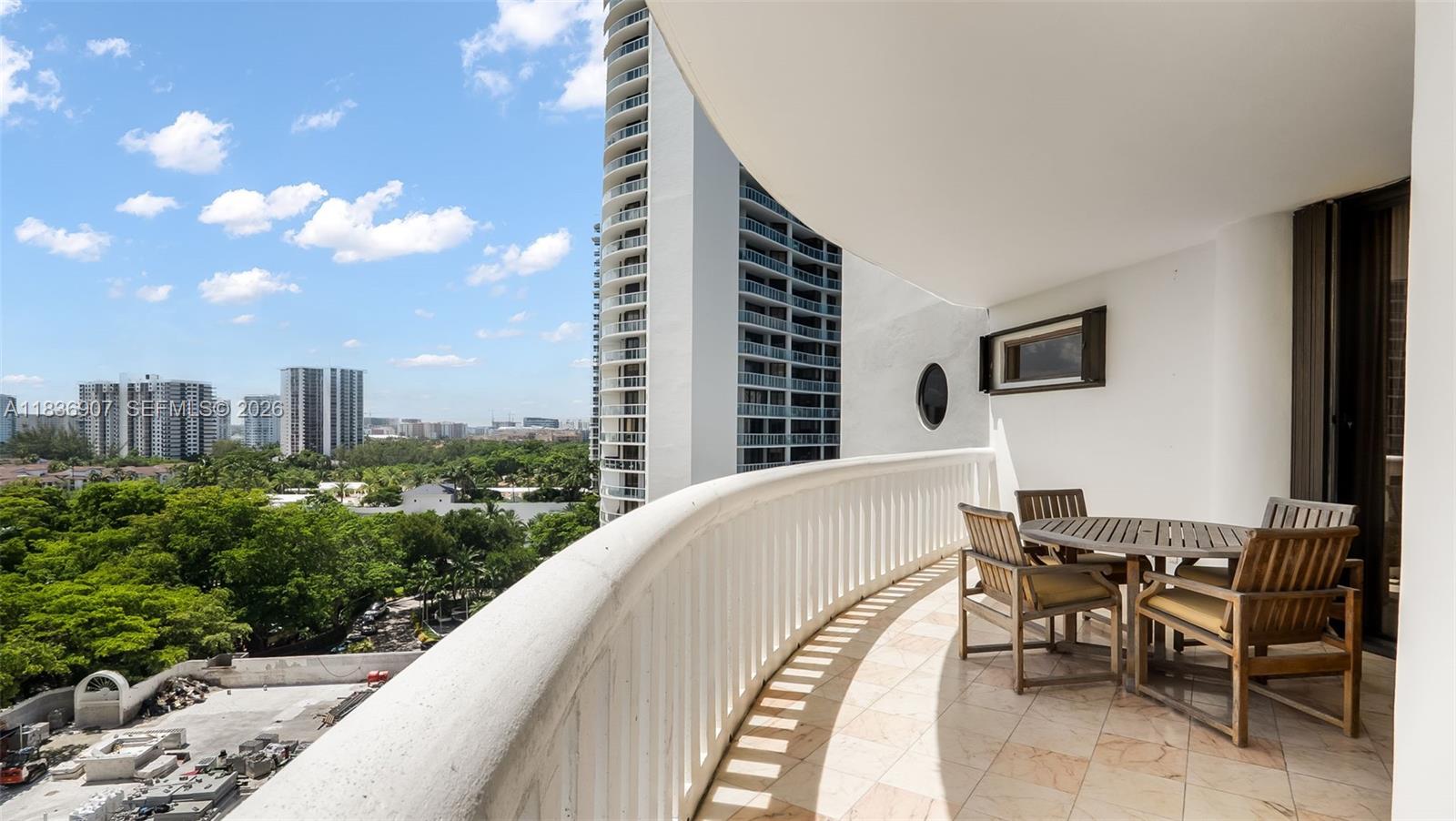 Ver detalles 1103 3 / 4 2605 sq. ft. $ 2026-07-04 0 foto