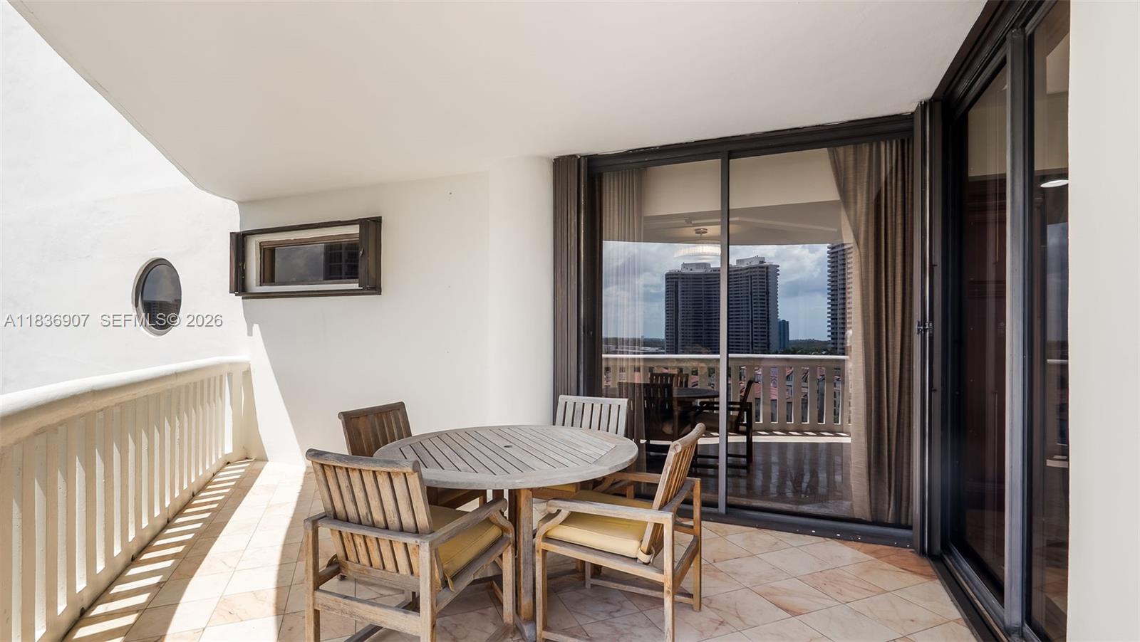 Ver detalles 1103 3 / 4 2605 sq. ft. $ 2026-07-04 0 foto