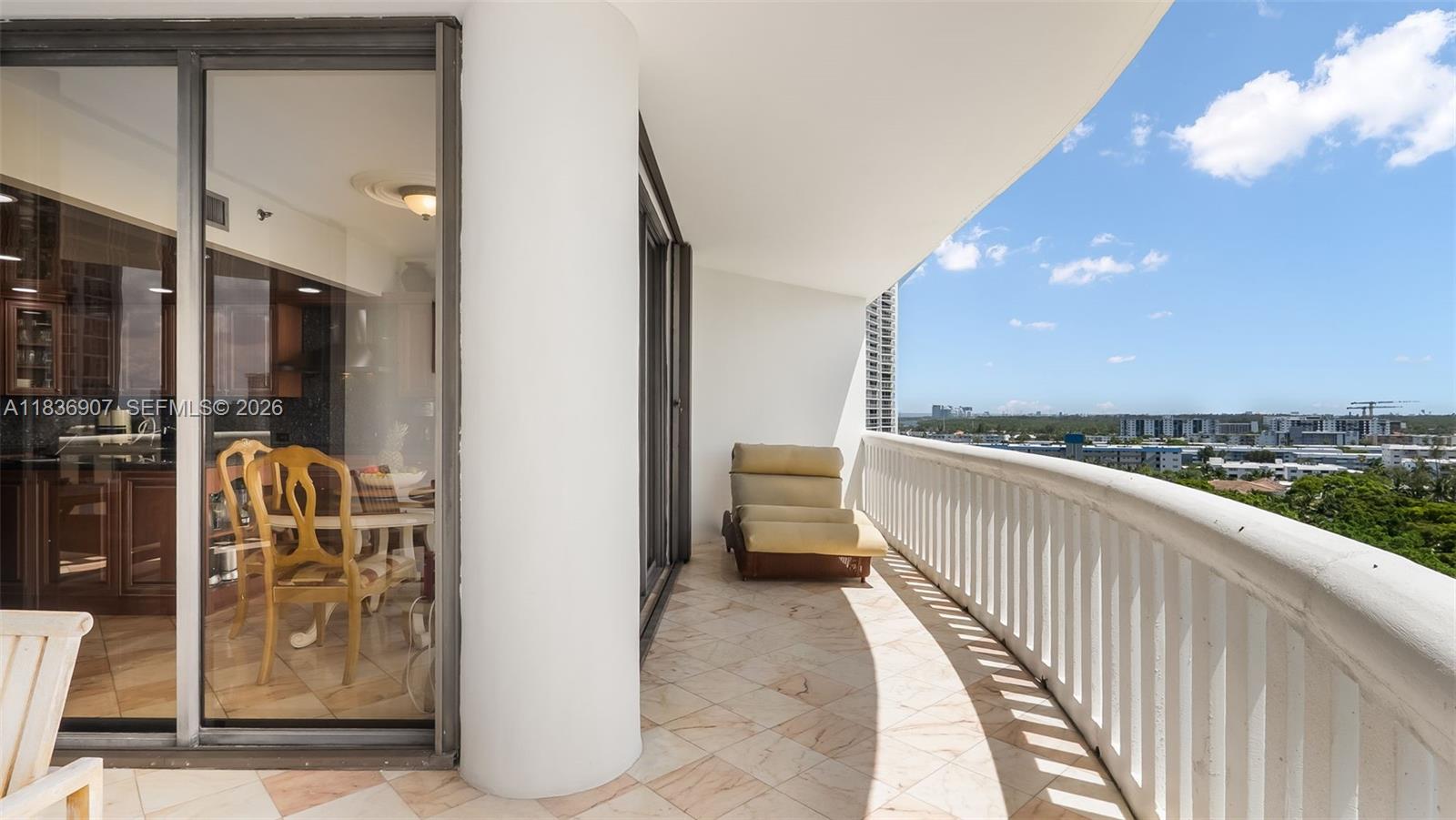 Ver detalles 1103 3 / 4 2605 sq. ft. $ 2026-07-04 0 foto