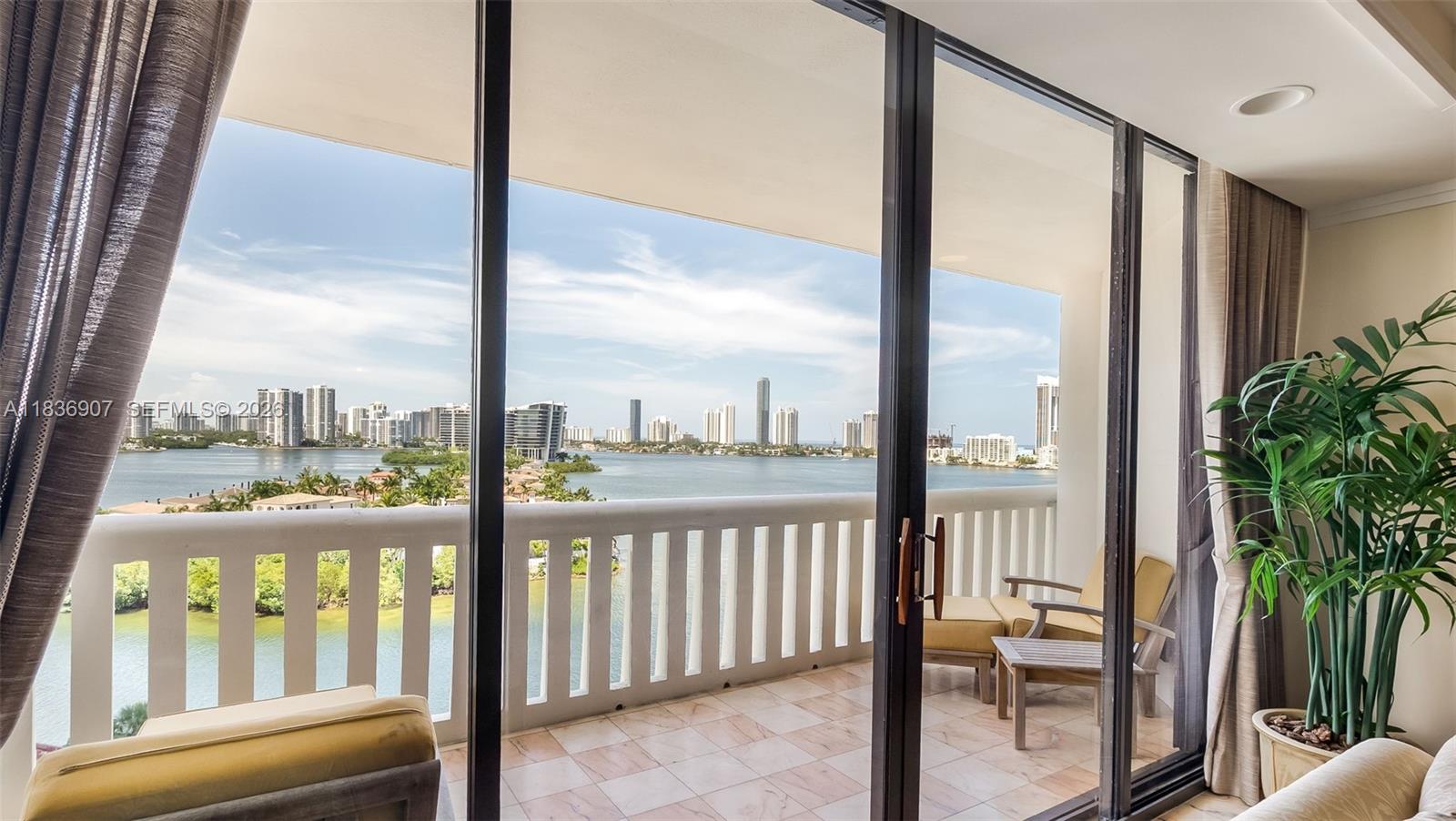 Ver detalles 1103 3 / 4 2605 sq. ft. $ 2026-07-04 0 foto