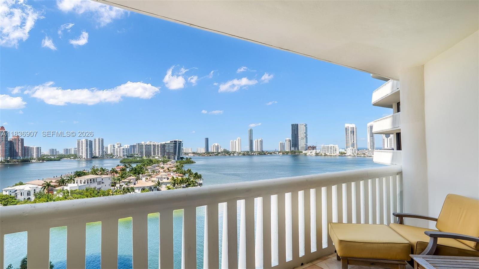 Ver detalles 1103 3 / 4 2605 sq. ft. $ 2026-07-04 0 foto