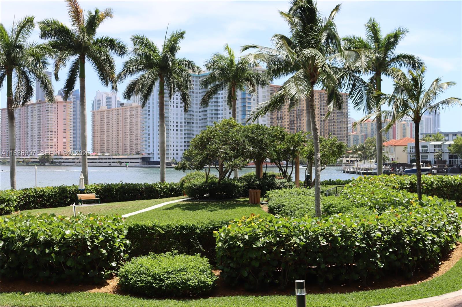 Ver detalles 1103 3 / 4 2605 sq. ft. $ 2026-07-04 0 foto