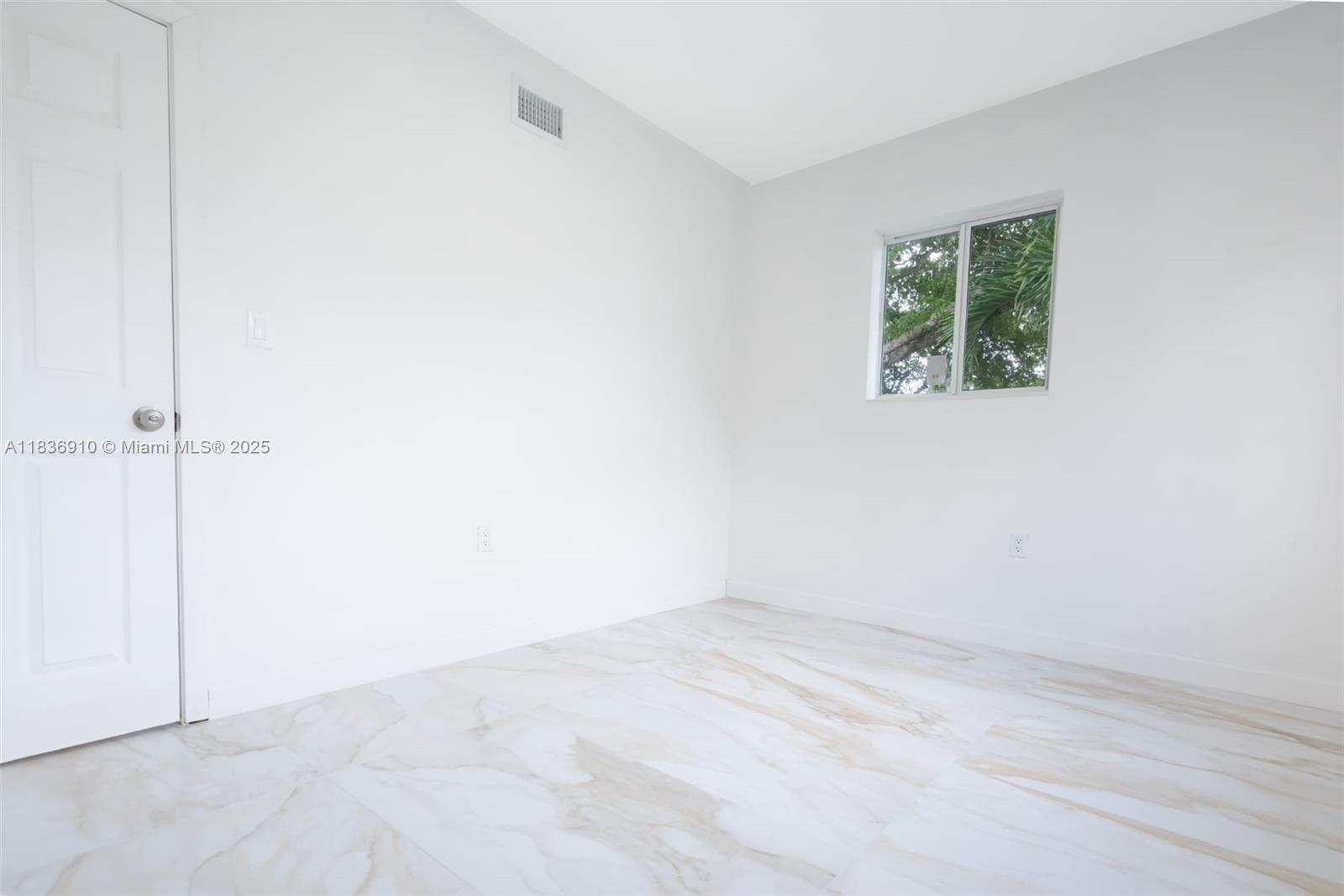 See details 495 4 / 2 1605 sq. ft. $ 2025-09-03 0 Photo