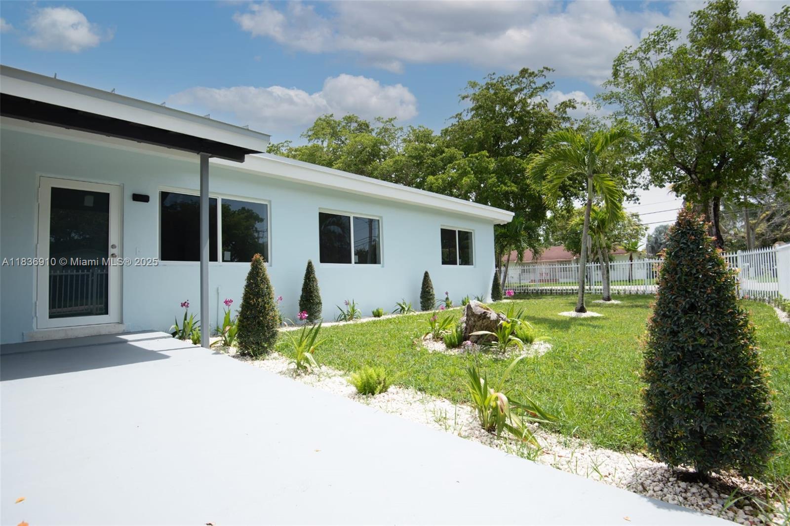 See details 495 4 / 2 1605 sq. ft. $ 2025-09-03 0 Photo