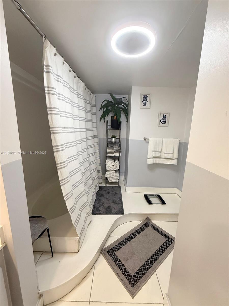Photo of 1833 OCEAN DR  #1707, Hallandale Beach, Florida, 33009 - 