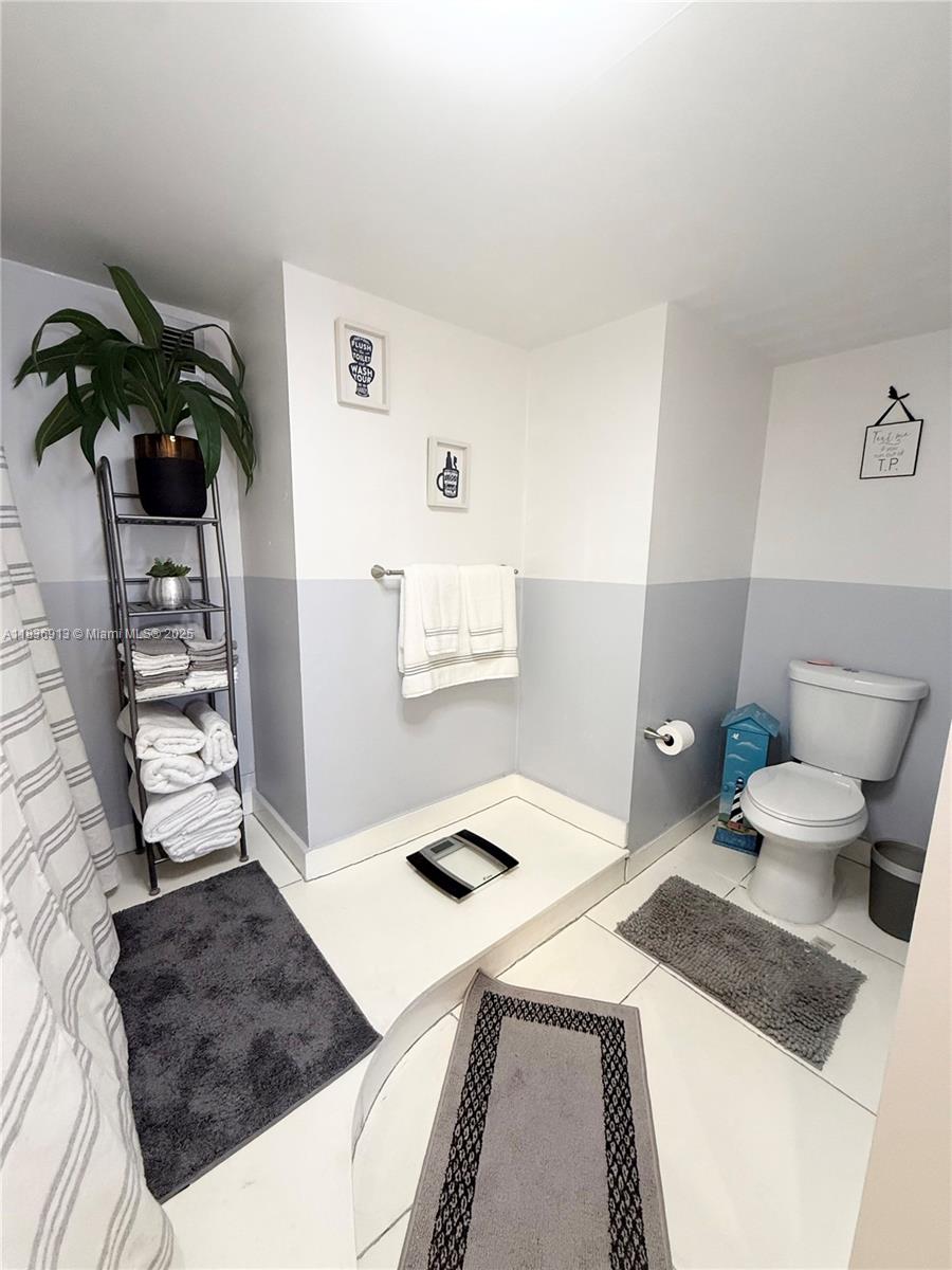 Photo of 1833 OCEAN DR  #1707, Hallandale Beach, Florida, 33009 - 