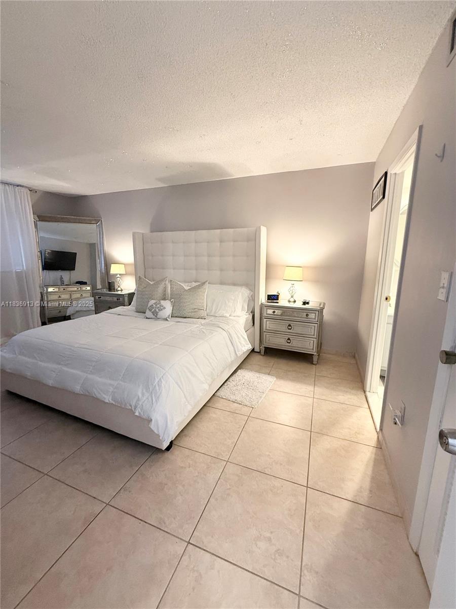 Photo of 1833 OCEAN DR  #1707, Hallandale Beach, Florida, 33009 - 