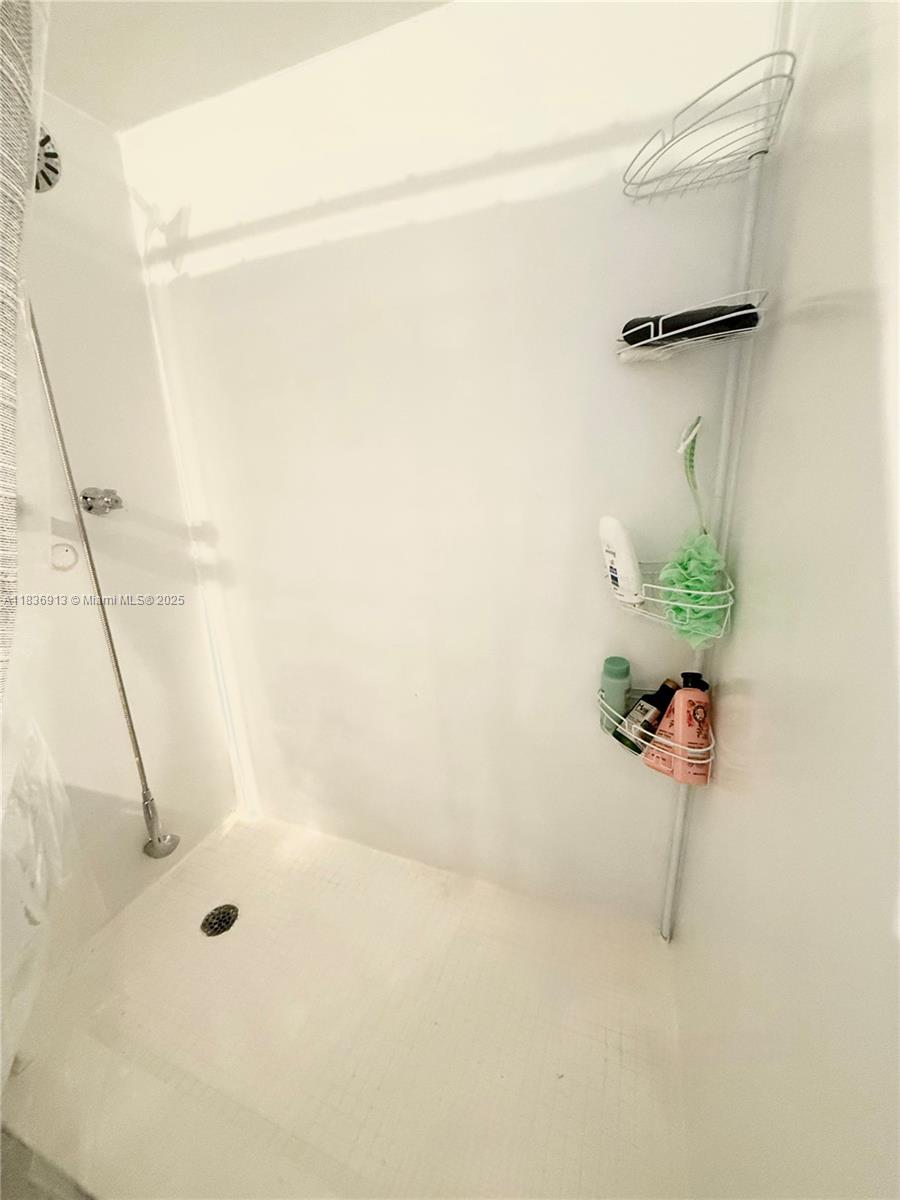 Photo of 1833 OCEAN DR  #1707, Hallandale Beach, Florida, 33009 - 