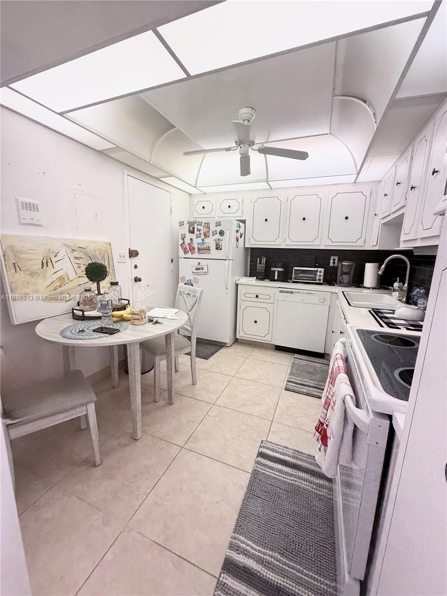 Photo of 1833 OCEAN DR  #1707, Hallandale Beach, Florida, 33009 - 
