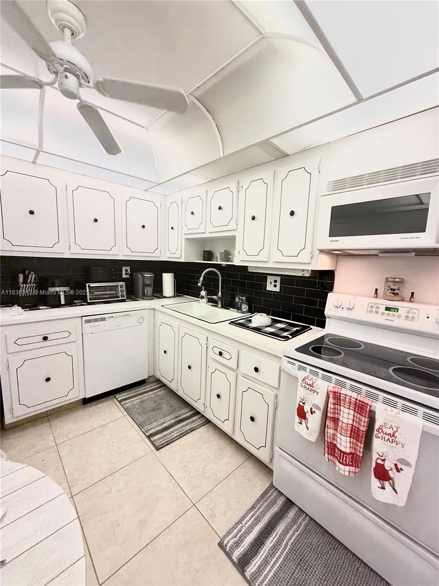 Photo of 1833 OCEAN DR  #1707, Hallandale Beach, Florida, 33009 - 