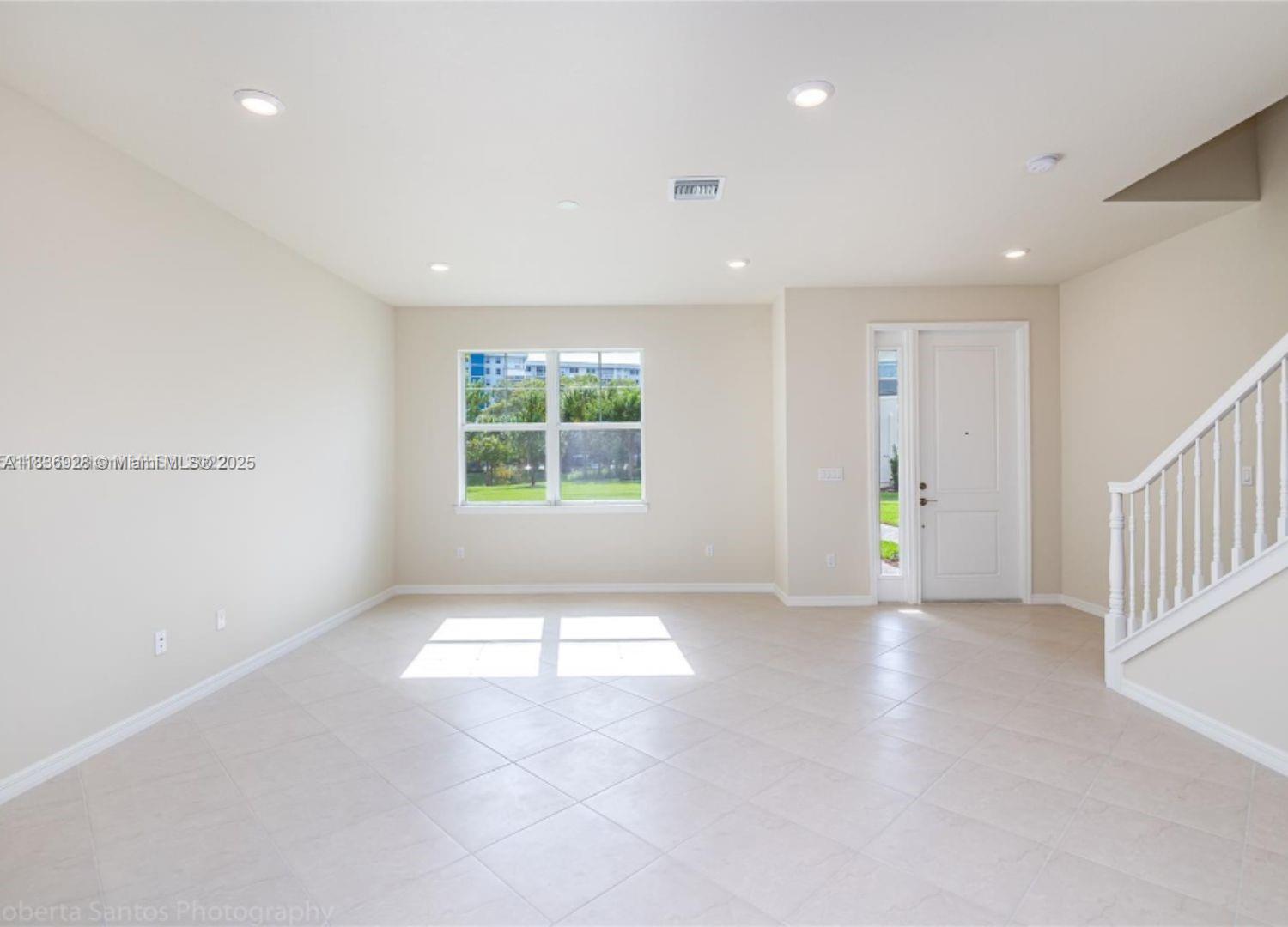 Ver detalles 3932 3 / 3 1673 sq. ft. $ 2025-08-01 0 foto