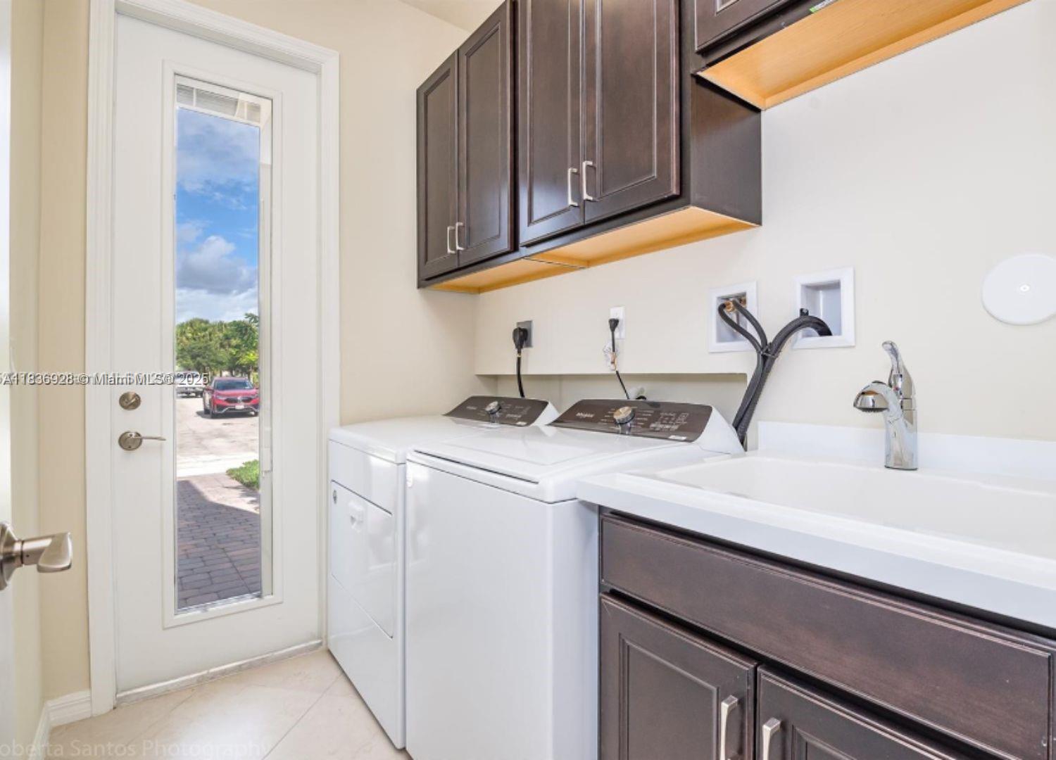 Ver detalles 3932 3 / 3 1673 sq. ft. $ 2025-08-01 0 foto