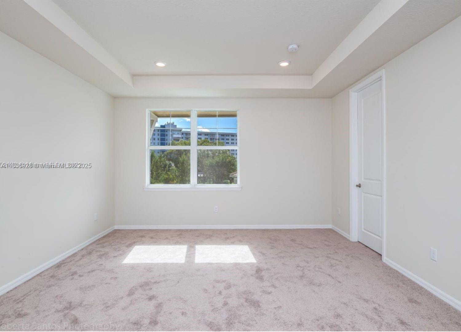 Ver detalles 3932 3 / 3 1673 sq. ft. $ 2025-08-01 0 foto