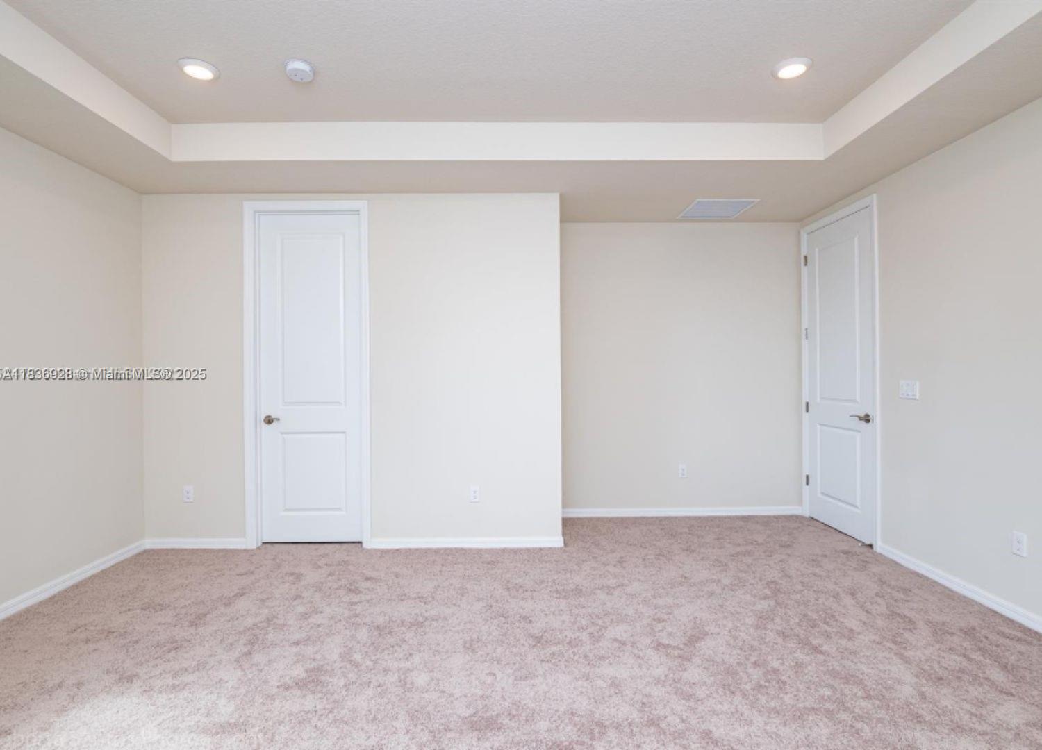 Ver detalles 3932 3 / 3 1673 sq. ft. $ 2025-08-01 0 foto