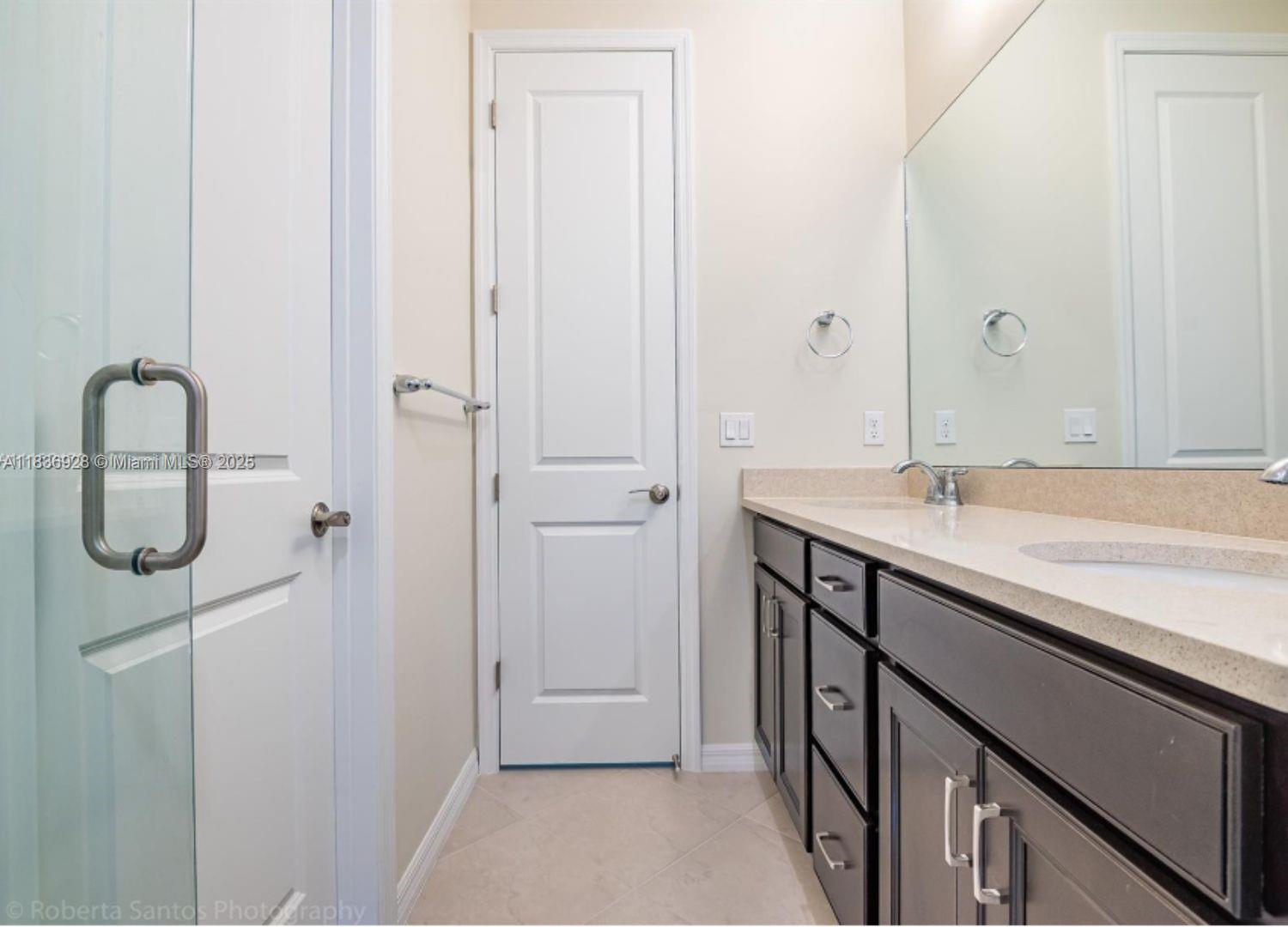 Ver detalles 3932 3 / 3 1673 sq. ft. $ 2025-08-01 0 foto