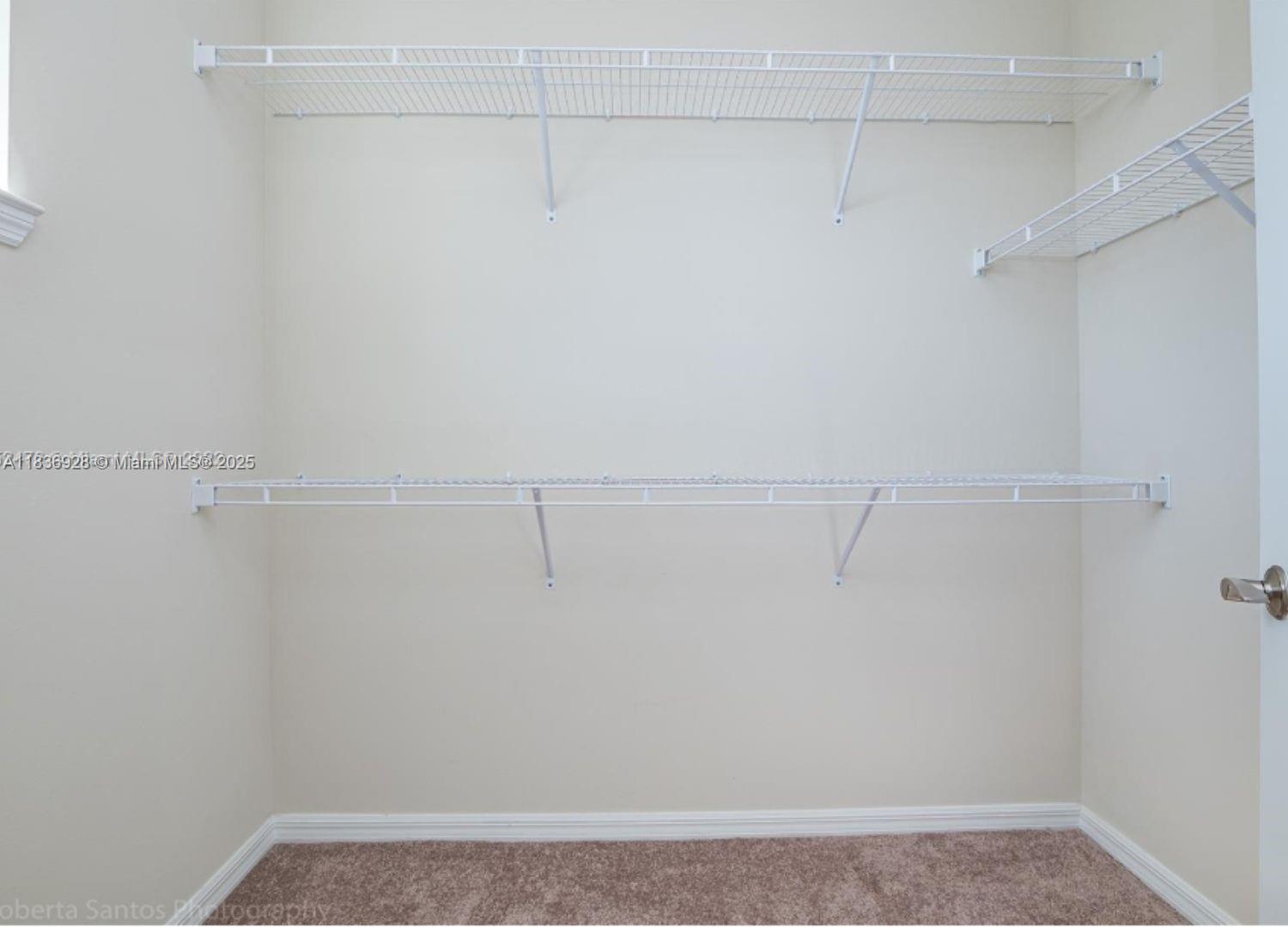 Ver detalles 3932 3 / 3 1673 sq. ft. $ 2025-08-01 0 foto
