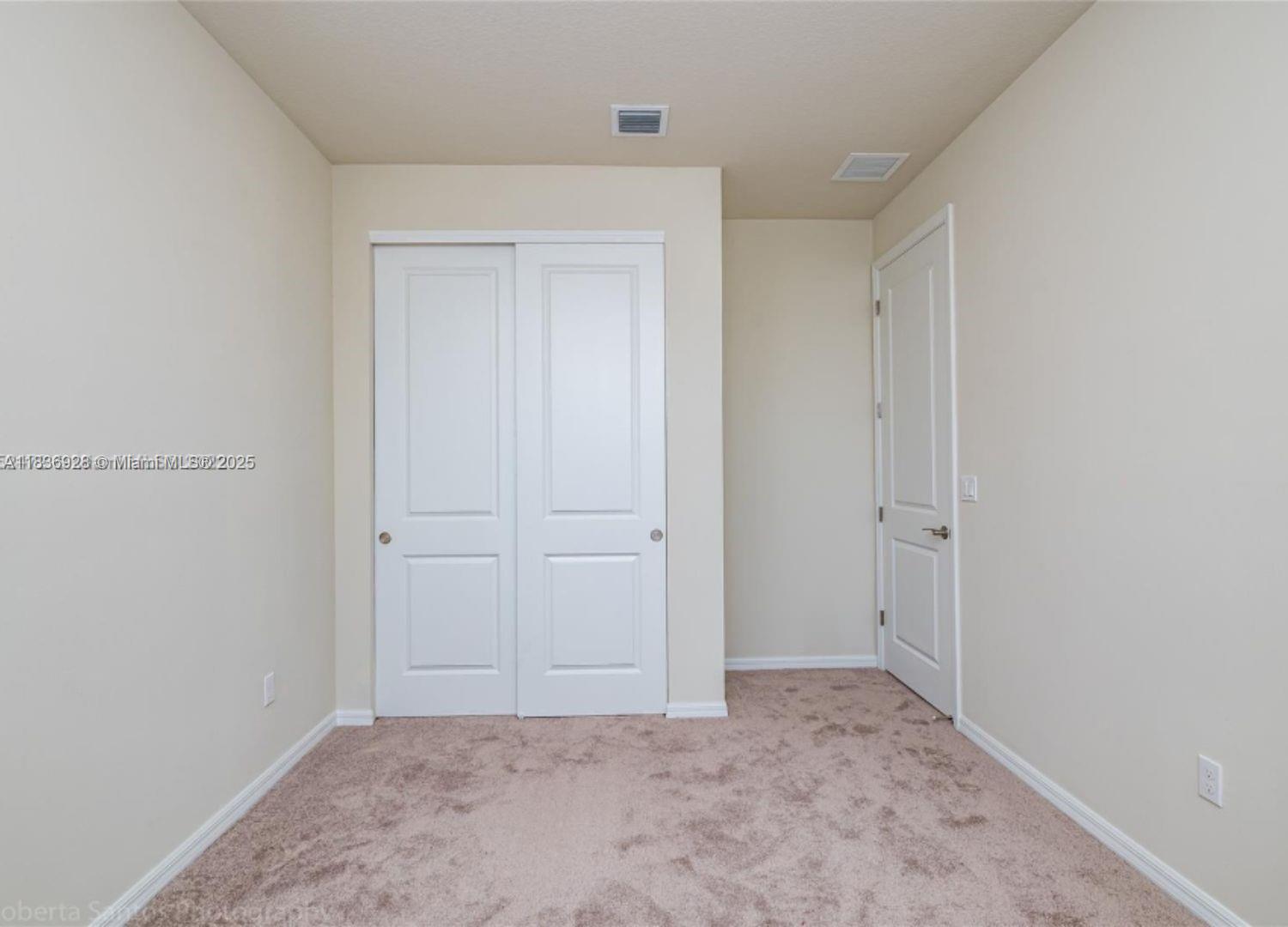 Ver detalles 3932 3 / 3 1673 sq. ft. $ 2025-08-01 0 foto