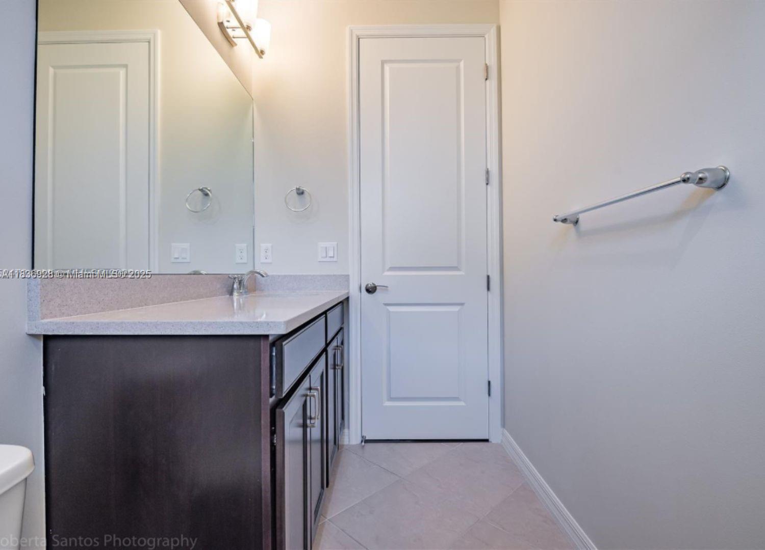 Ver detalles 3932 3 / 3 1673 sq. ft. $ 2025-08-01 0 foto