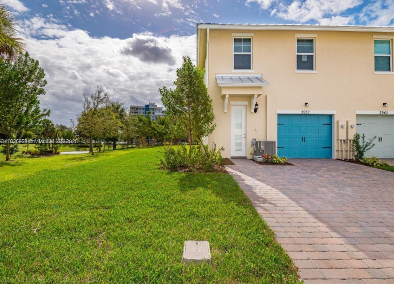 Ver detalles 3932 3 / 3 1673 sq. ft. $ 2025-08-01 0 foto