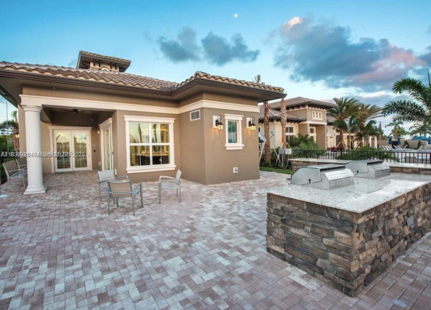 Ver detalles 3932 3 / 3 1673 sq. ft. $ 2025-08-01 0 foto
