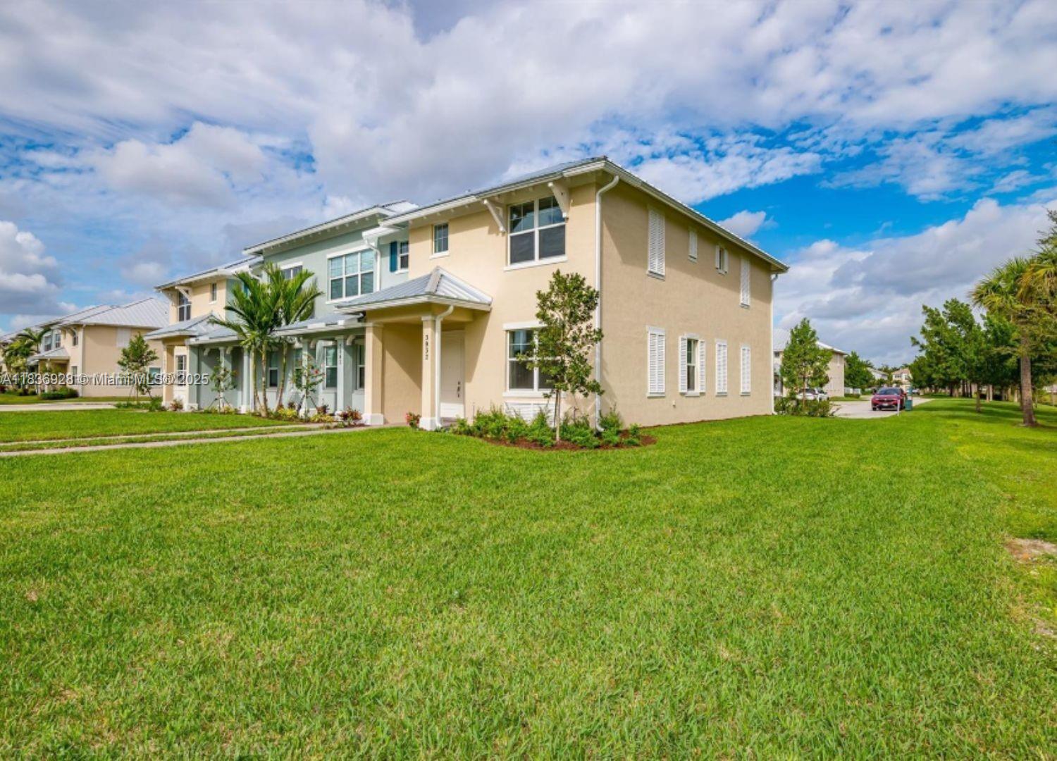 Ver detalles 3932 3 / 3 1673 sq. ft. $ 2025-08-01 0 foto