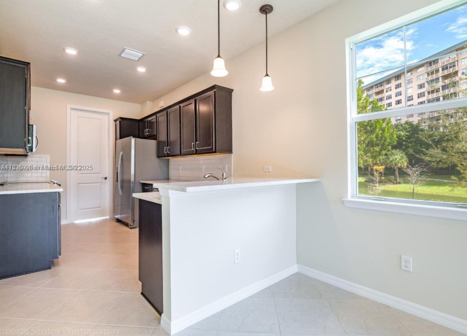 Ver detalles 3932 3 / 3 1673 sq. ft. $ 2025-08-01 0 foto