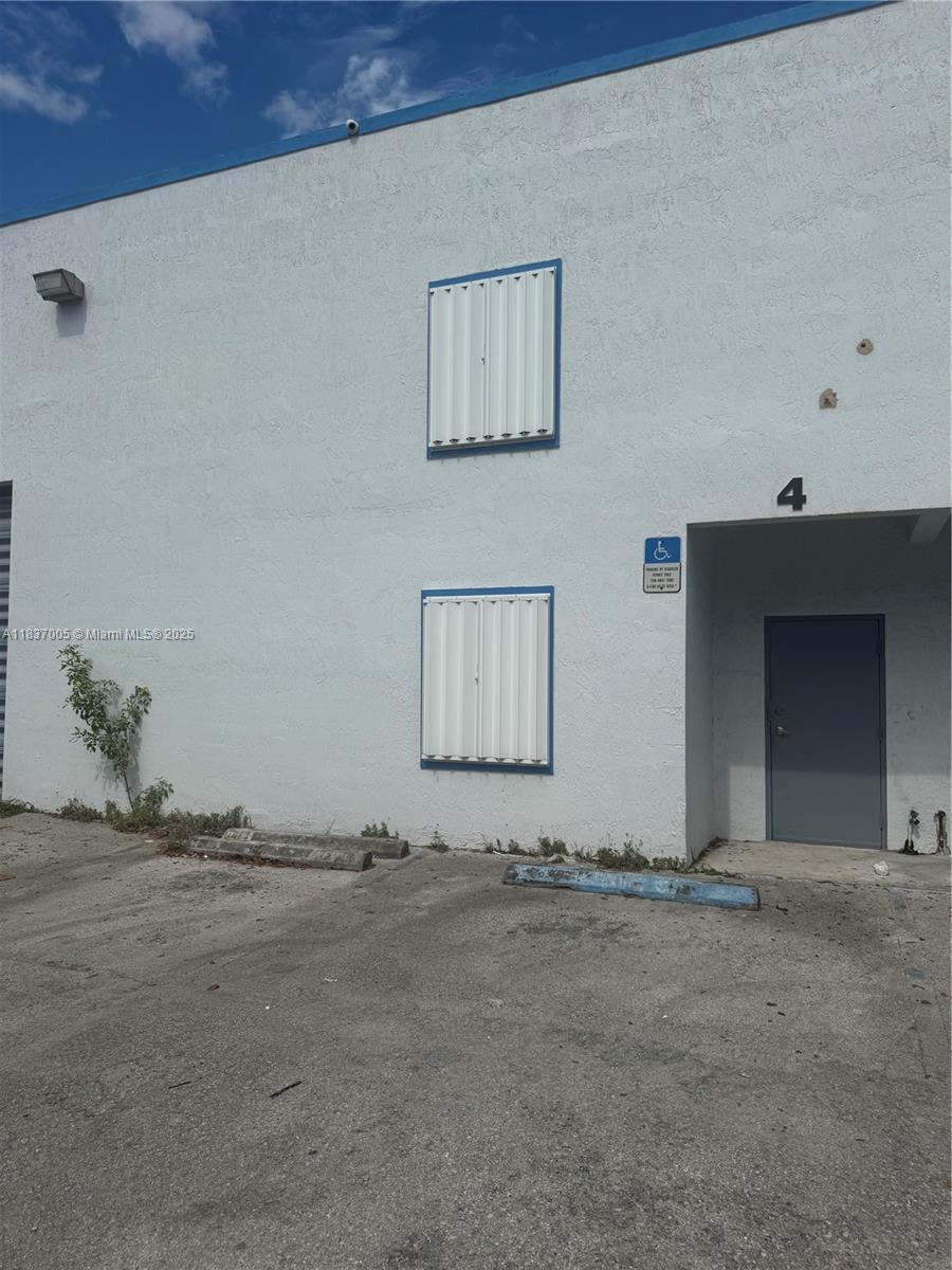 F-4  /   sq. ft. $ 2025-07-09 0 foto