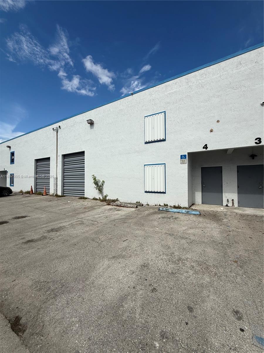 F-4  /   sq. ft. $ 2025-07-09 0 foto