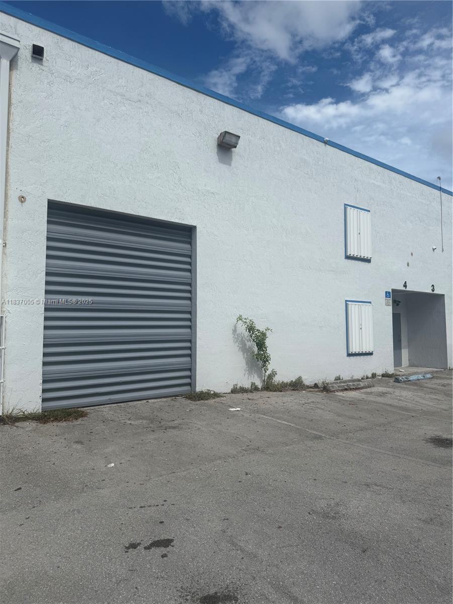 F-4  /   sq. ft. $ 2025-07-09 0 foto