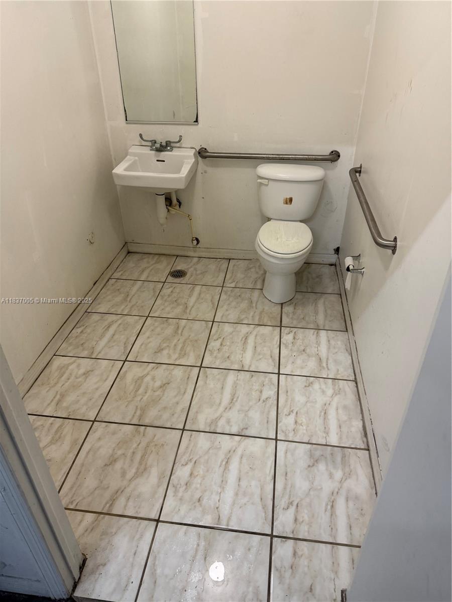 F-4  /   sq. ft. $ 2025-07-09 0 foto