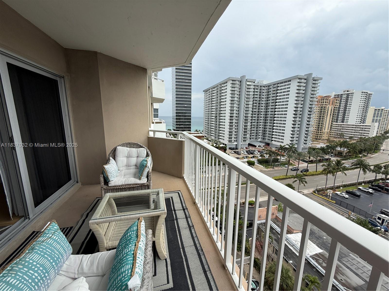 See details 10L 1 / 2 870 sq. ft. $ 2025-07-09 0 Photo