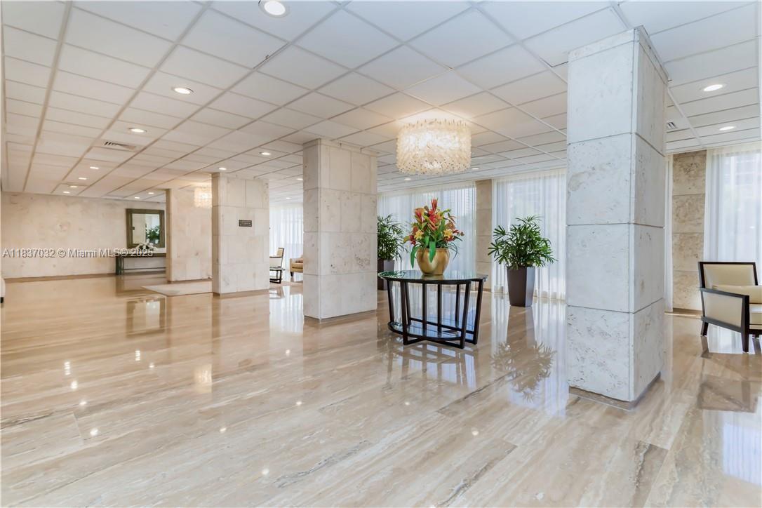 See details 10L 1 / 2 870 sq. ft. $ 2025-07-09 0 Photo