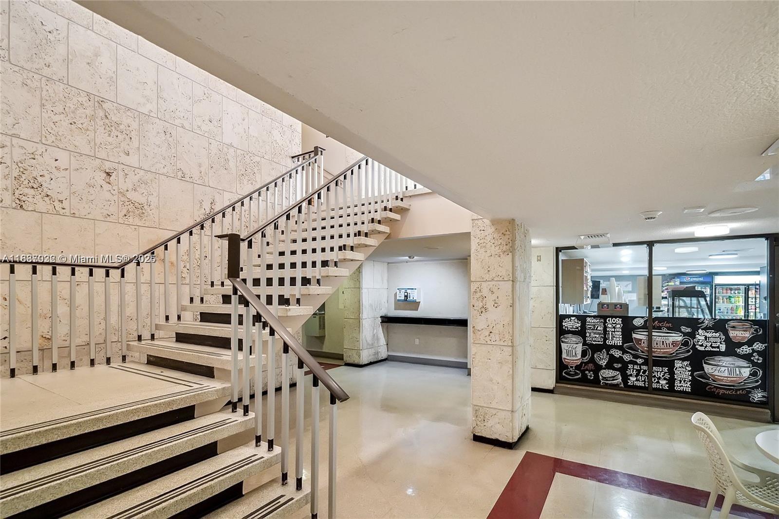 See details 10L 1 / 2 870 sq. ft. $ 2025-07-09 0 Photo