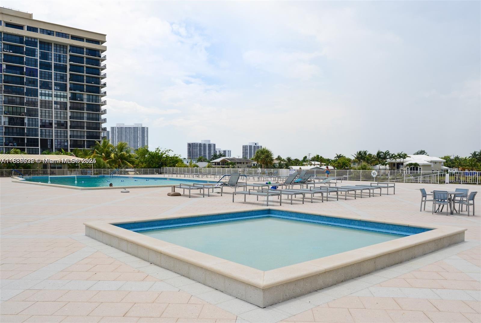 See details 10L 1 / 2 870 sq. ft. $ 2025-07-09 0 Photo