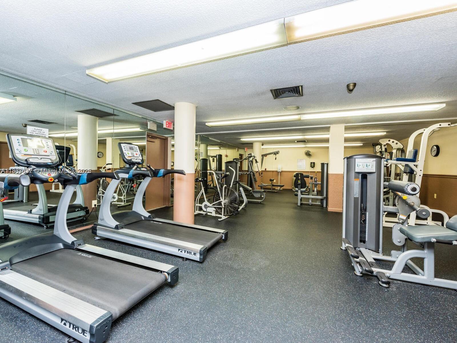 See details 10L 1 / 2 870 sq. ft. $ 2025-07-09 0 Photo