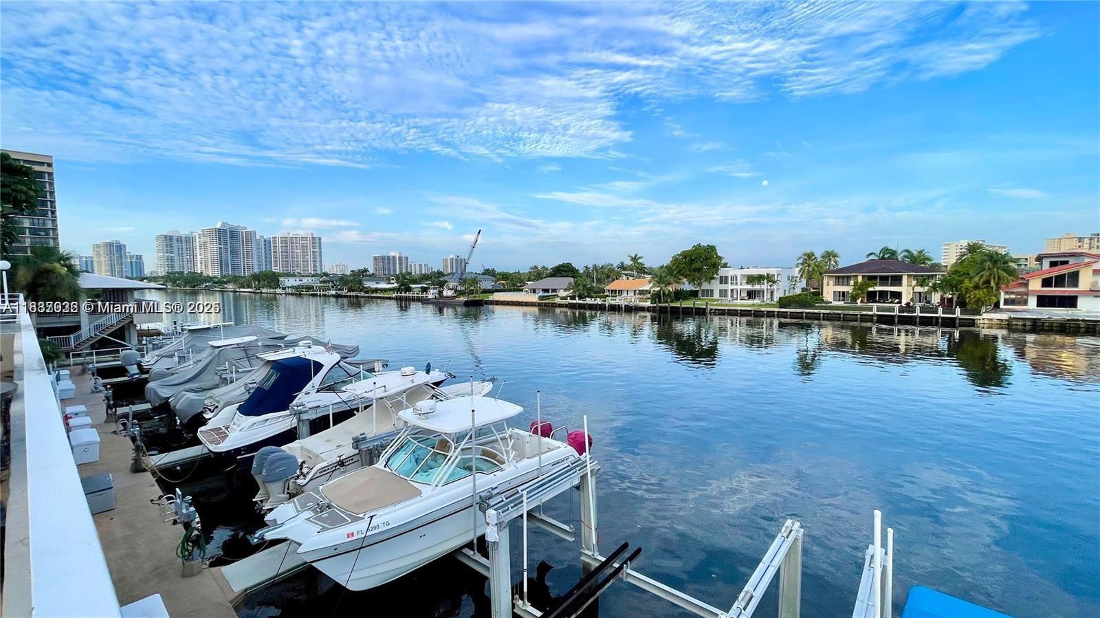 See details 10L 1 / 2 870 sq. ft. $ 2025-07-09 0 Photo